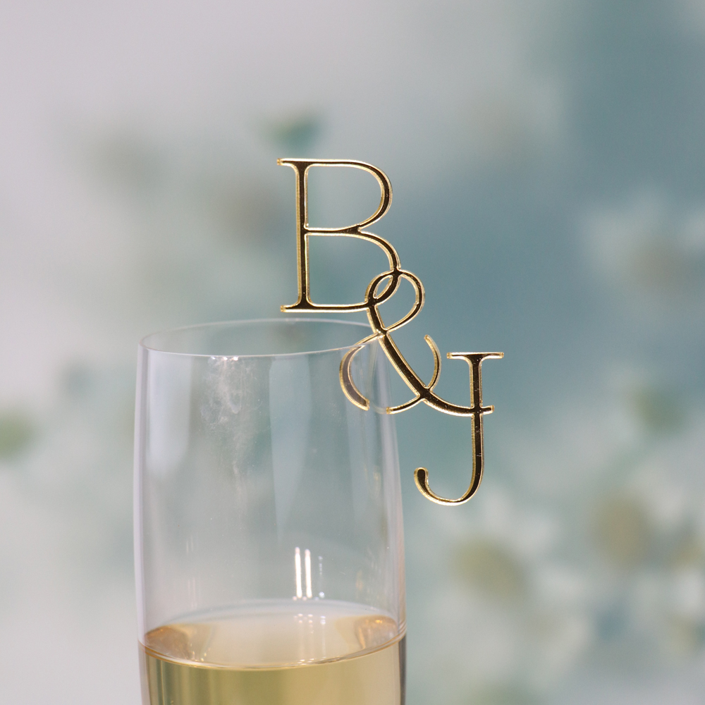 Champagne Tower Set - 20/50/100 個パーソナライズされた結婚式のイニシャルドリンクタグガラストッパードリンクスターラーカスタムスウィズルスティック誕生日ドリンクチャーム