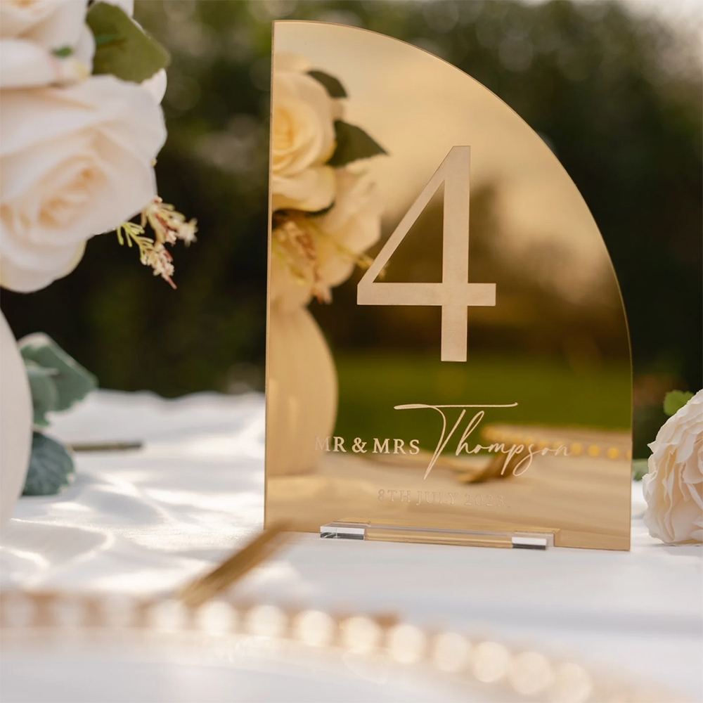 Table Number Gold - パーソナライズされたウェディングバーサイン アクリル製 ゴールドミラーカクテルメニューボード、カスタムシグネチャードリンクサイン 結婚式テーブルデコレーション用