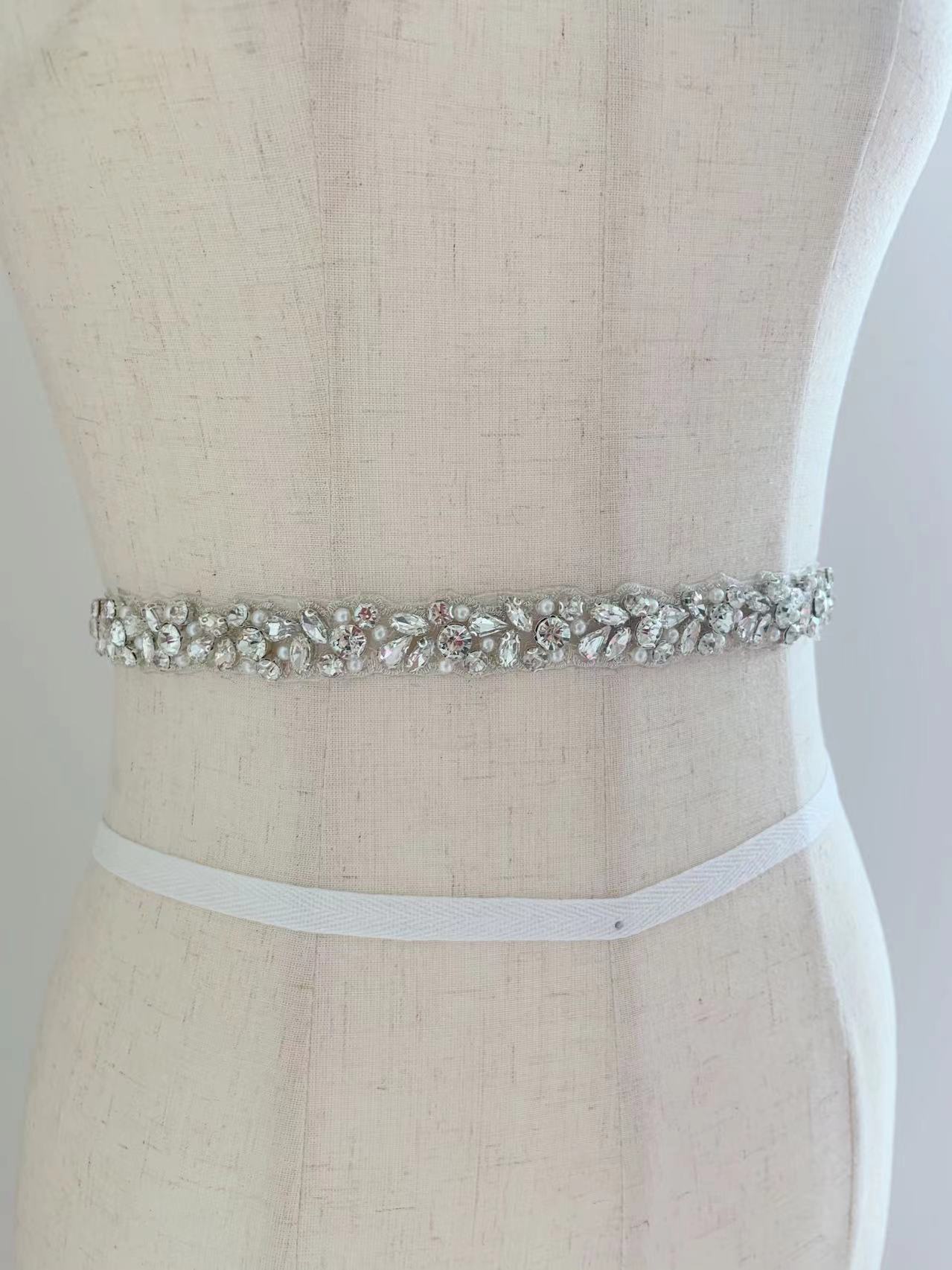 1ヤード/5ヤード シルバークリスタルパールラインストーンリ - Bridal Sash Ribbon のレビューと価格
